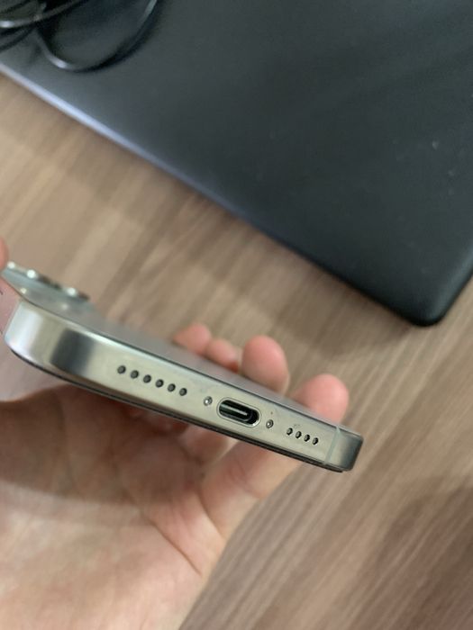 Iphone 16 Pro Max natural titan