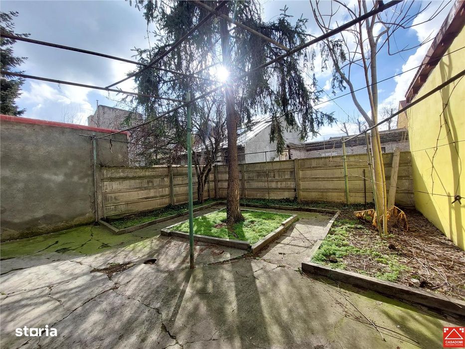 Casa cu spatiu comercial, zona Intim