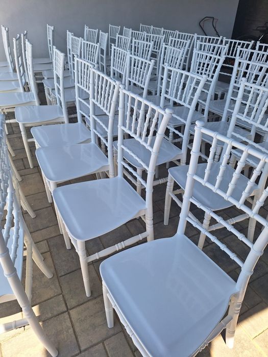 Închiriere mese și scaune