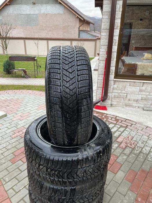 Jenti cu avelope noi