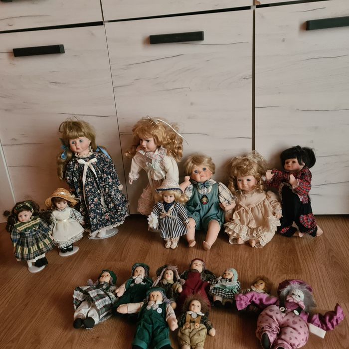 Vand două papusi superbe