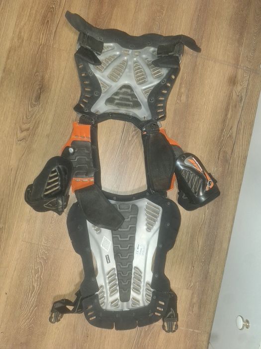 vand ghete cross gaerne+armura SHEILDONE 500 DE LEI AMANDOUA