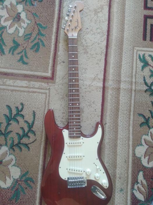 Продам электрогитару Fender стратокастер