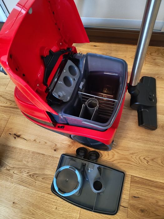 Aspirator cu spălare Bosch BWD421PET – stare excelentă, folosit foarte