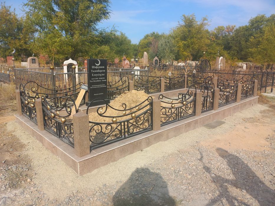 Памятники.Оградки