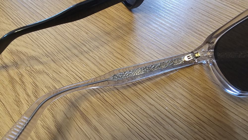 2 броя слънчеви очила