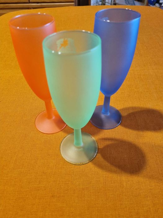 Стъклени чаши за вино, ракия и коктейлни