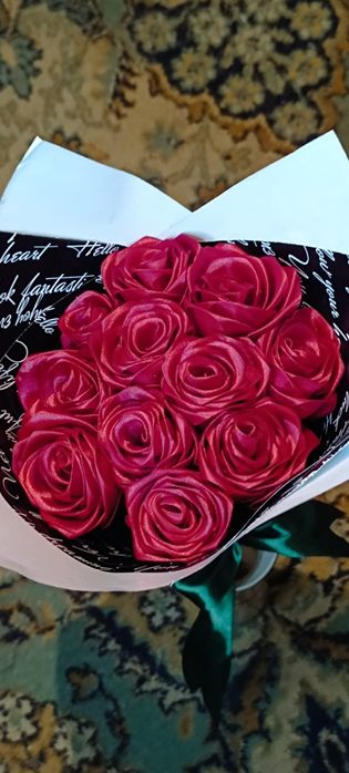 Розы из ленты ручной работы