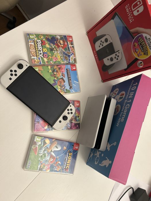Nintendo Switch OLED + 4 jocuri + accesorii | aproape nou