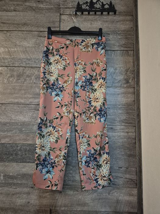 Pantaloni Zara Basic cu imprimeu floral