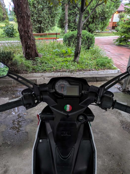 Скутер Aprilia sr50