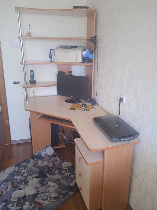 Продам стол компьютерный