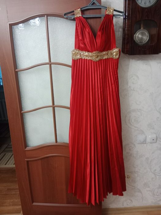 Вечерние платья.