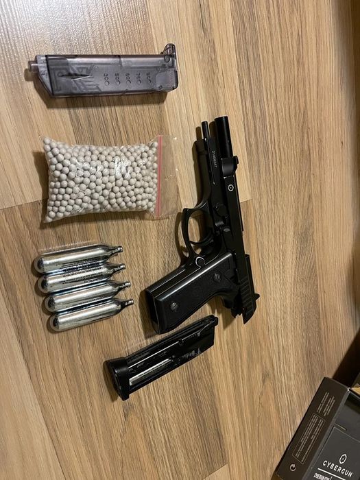 URGENT Vand pistol cybergun pt 99, 92
