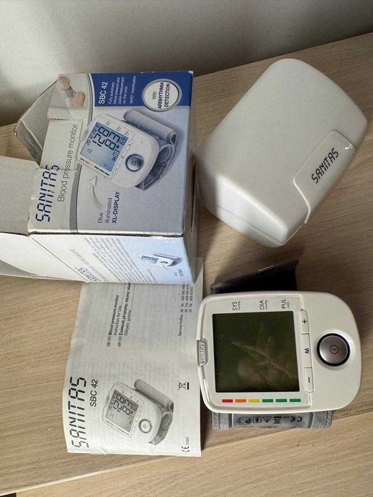 Tensiometru electronic Sanitas SBC 42 pentru încheietură, complet