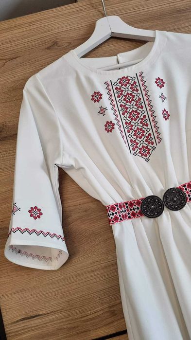 Рокля с народни мотиви