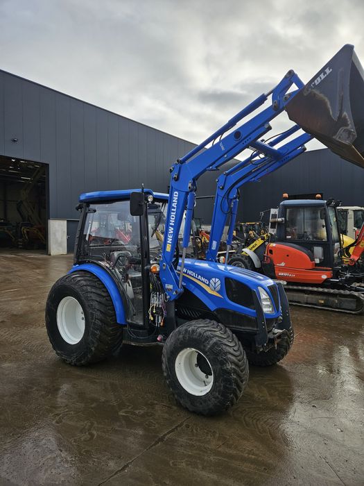 Tractor cu incarcator New Holland