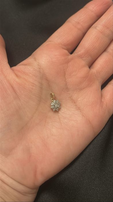 Кулон с бриллиантами