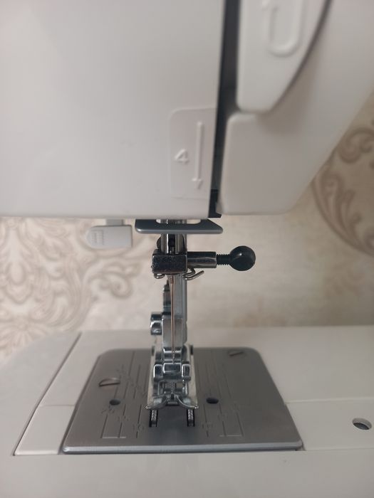 Продам швейную машину