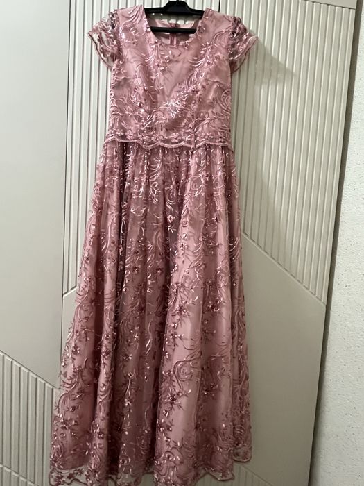 Продам вечерние платья