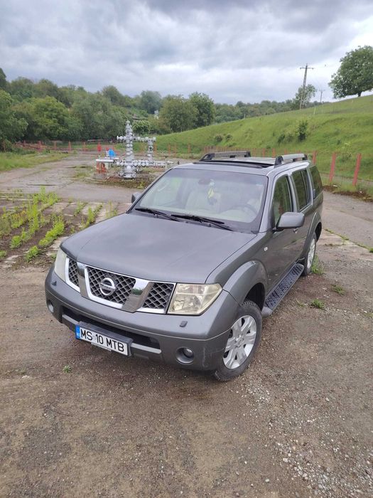Vând  Nissan Pathfinder