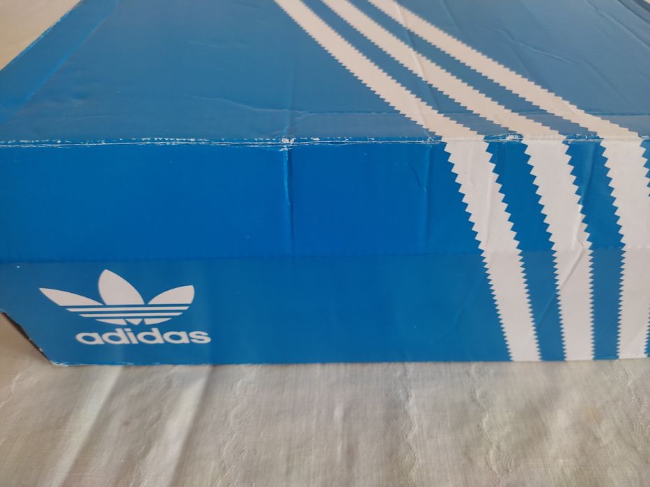 Кроссовки adidas кожаные 42
