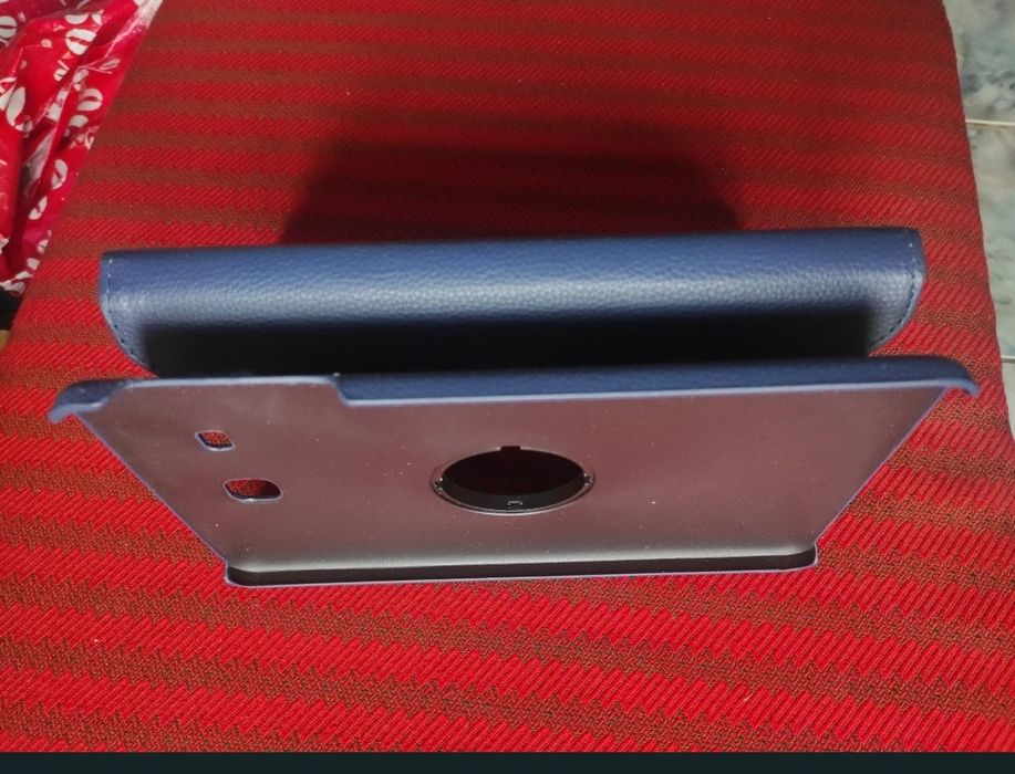 Husă tabletă, foarte versatilă, practică și foarte utilă