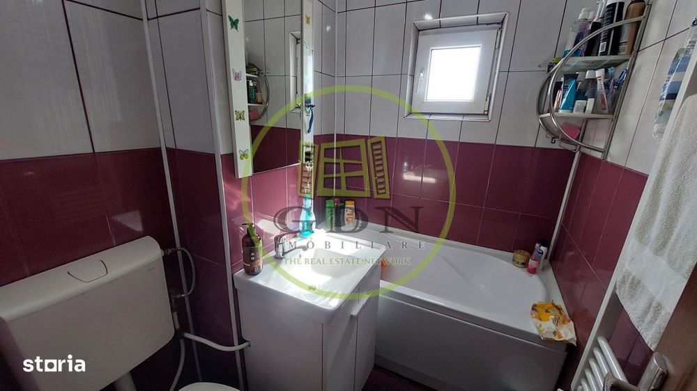 Apartament trei camere semidecomandat, etajul 5, Craiovita zona Niella