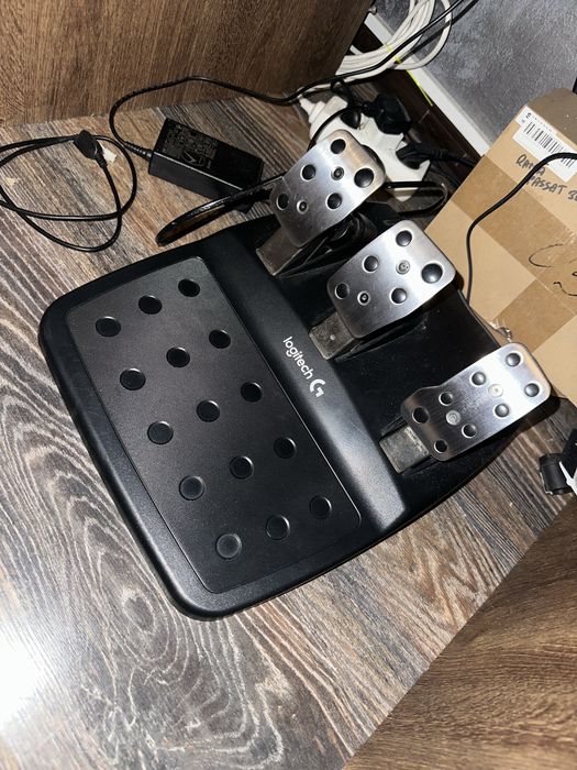 Vand set volan logitech g29 cu pedale si schimbator