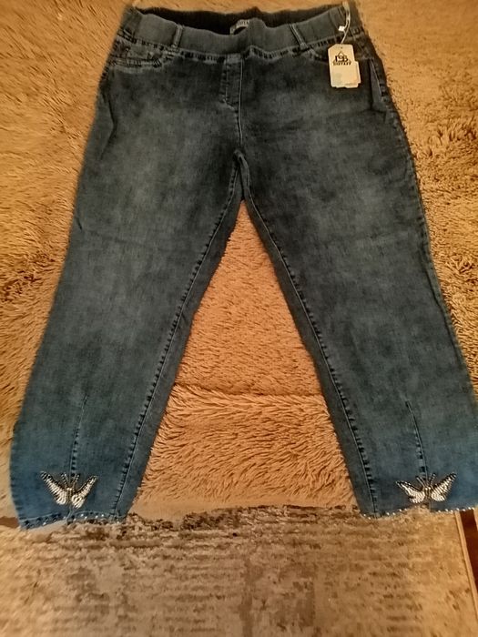 Джинсы стрейч с бабочкой