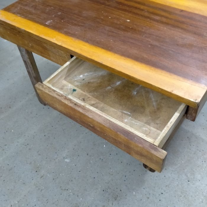 Журнальный столик для дачи