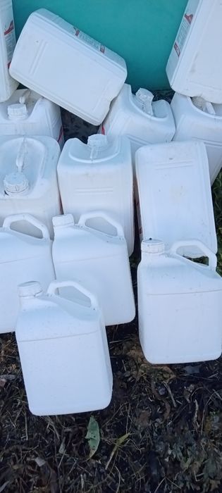 Пластиковые канистры на 20л ,10л