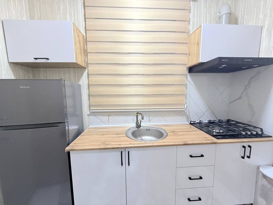 Срочно продам 1 ком переделанная в 2 ком, Чиланзар-8, гостиница Малика