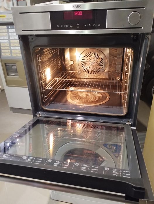 Мултифункционална фурна AEG Competence Конвектомат Steam