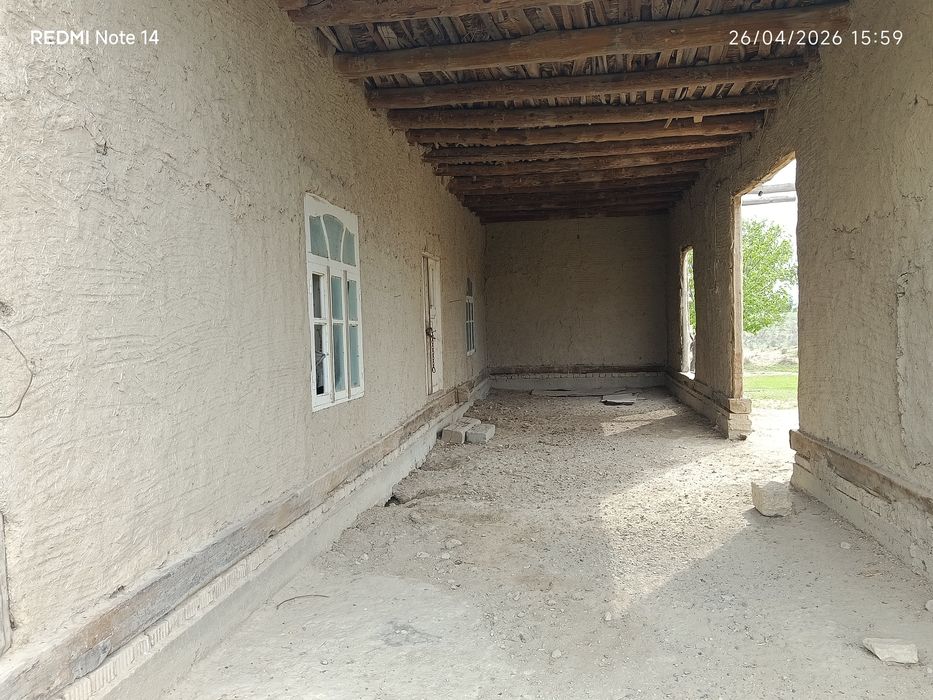 Uy sotiladi Shofirkon tumani Guliston qishlogʻi 32 sotix