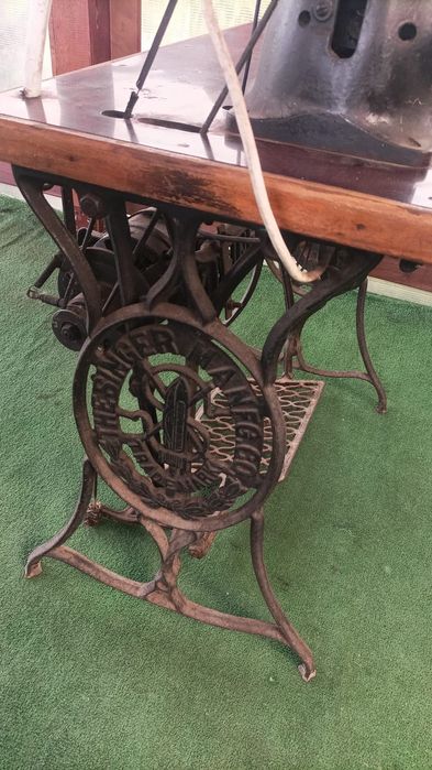 Masina de cusut Singer TradeMark