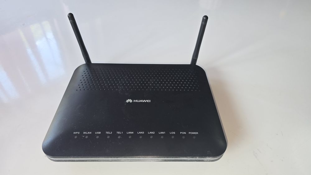 Оптичен рутер / GPON терминал Huawei EchoLife HG8245 (черен)