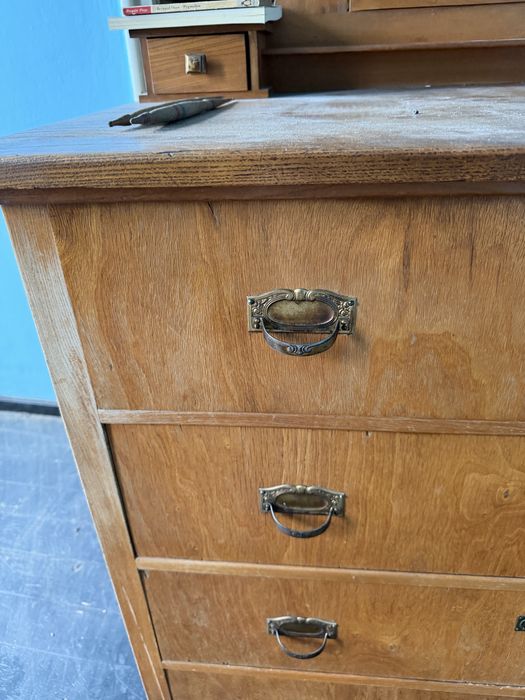 Старинен скрин с огледало