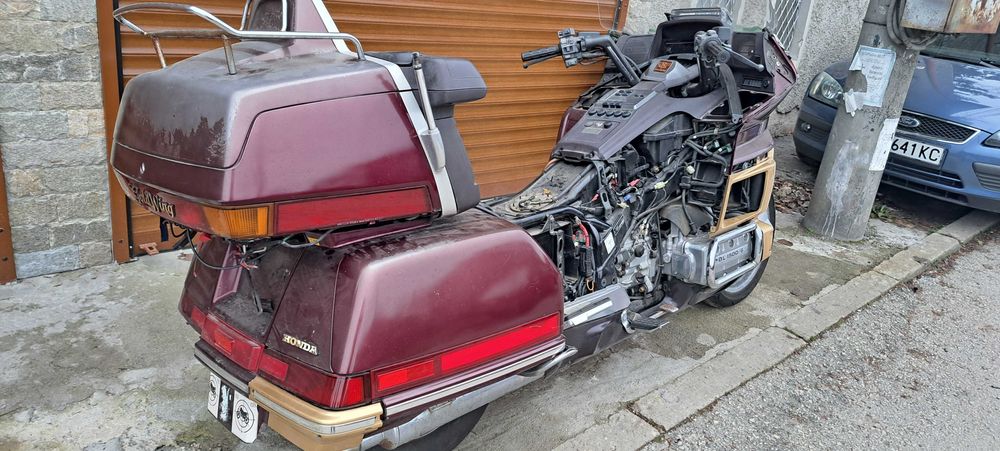 Honda Gold Wing 1500 цял или на части