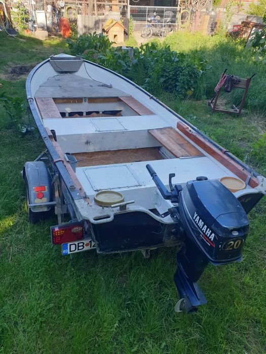 Barca aluminiu 4.2m,cu motor si peridoc imatriculat