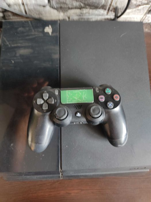 Конзола PlayStation 4 с акаунт за безплатни игри