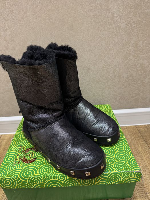 Продам угги очень теплые