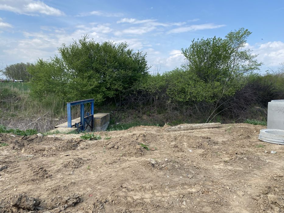 Vand sau inchiriez teren intravilan DJ 101 C Lipia