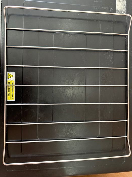 Продаю духовку artel