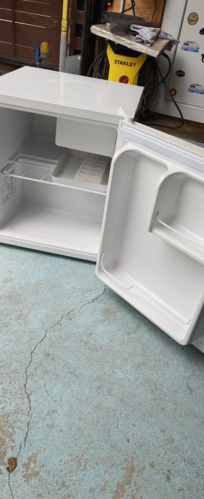 Frigider mini-bar Heinner HMB-N45F+, Termostat ajustabil, Zgomot redus, 45 l, Alb