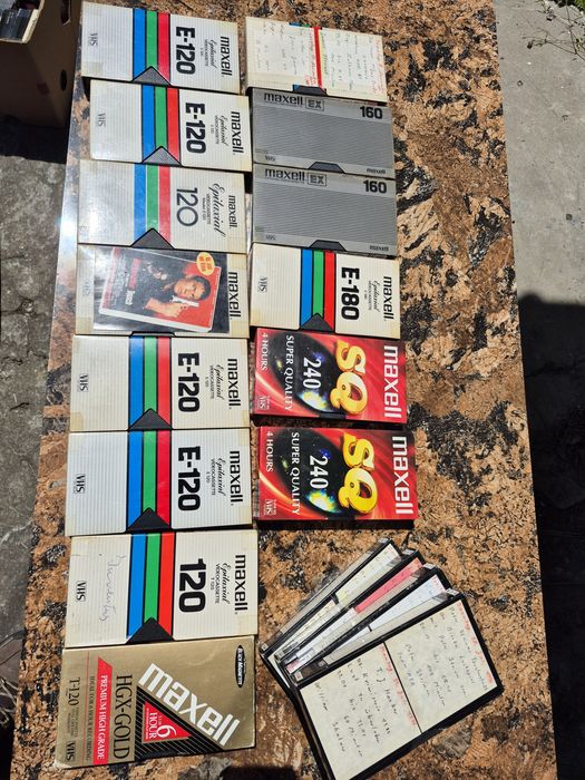 Vând Lot 30 casete video VHS originale Maxell de 120-160-180-240 minute cu filme diferite genuri