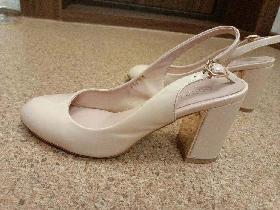 Продам туфли- босоножки