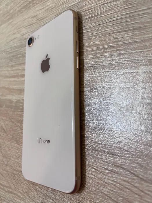 Apple iPhone 8 128GB памет Rose Gold Смартфон като нов (Отключен)