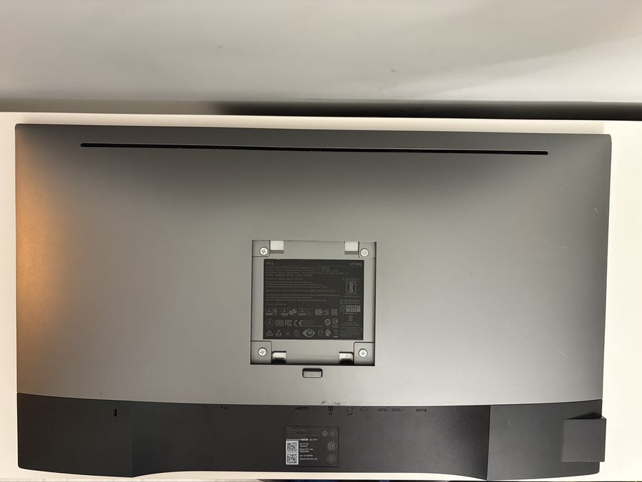 DELL U2718Q Profesional – 27” 4K IPS HDR – DEFECT (linie verticală)