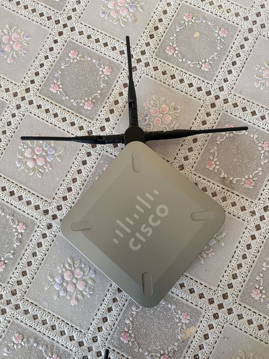 Cisco (PoE Switch + 4 Access Point) коммутатор и точки доступа 4 шт
